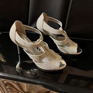 FIONI Clothing Glittering Silver Strappy Heels